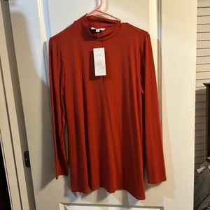 Burnt orange turtle neck shirt